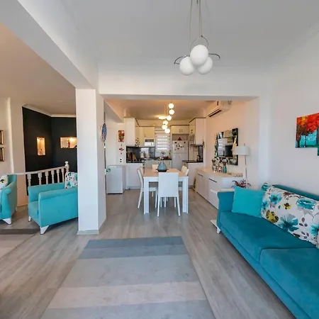 빌라 Colorful House With Magnificent Sea View Near Beach In *